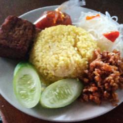 Nasi Kuning Tempe Bacem