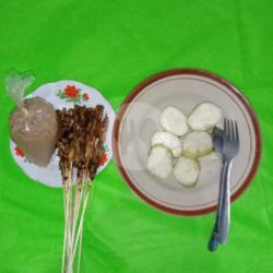 Sate Ayam Dan Lontong