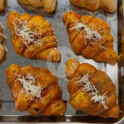 Spicy Cheese Croissant