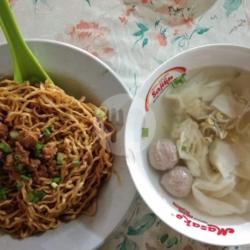 Mie Pangsit Babi