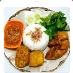 Nasi Putih Tawar Ayam Goreng Komplit