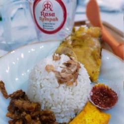 Nasi Uduk Ayam Gepuk   Es Teh/teh Hangat