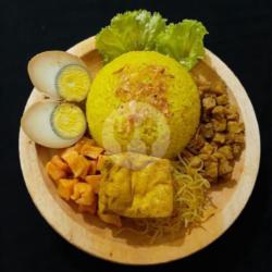 Nasi Kuning Kuah Kari Telor Bulat   Tahu Semur