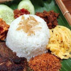 Nasi Uduk Telor Dadar Kentang Mie