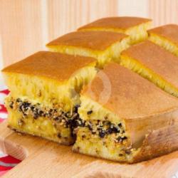 Martabak Manis Coklat Kacang