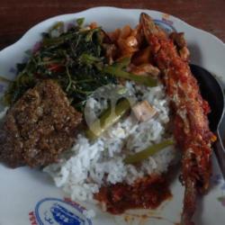 Nasi Pindang Pedas   Sayur   Sambal