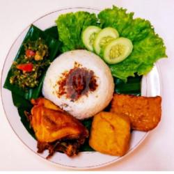 Nasi Ayam Lalapan  Sosis Tahu Tempe