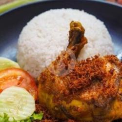 Paket Hemat Ayam Serundeng Sambal Lalapan