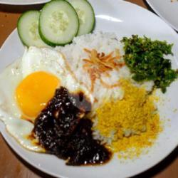 Nasi Telor Bumbu Hitam