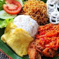 Nasi Ayam Geprek Indomie   Telor Dadar Komplite