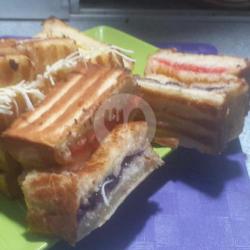 Roti Bakar Tiramissu Strawberry