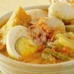 Ketupat Sayur   Telur Semur/ Balado