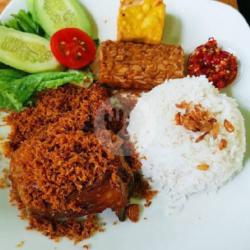 Nasi Timbel Ayam Serundeng Tempe Tahu