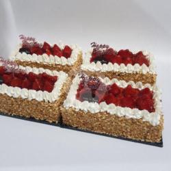 Strawberry Peanut Cake 20x10