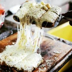 Martabak Sosis Sapi Mozarella