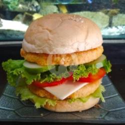 Chicken Burger (goreng) With Keju Slice