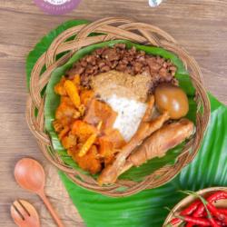 Nasi Gudeg Krecek Telur Paha Bawah Ceker