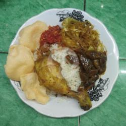 Nasi Uduk Ayam Goreng   Semur Jengkol