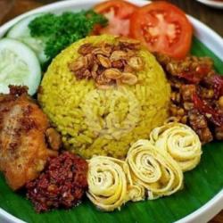 Nasi Kuning Orek Telor