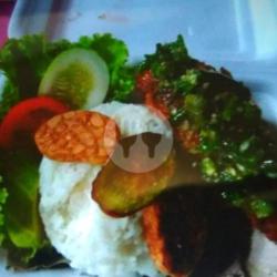 Nasi   Bandeng Penyet Sambel Ijo Gratis Es Teh