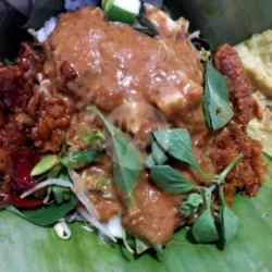 Nasi Pecel Plus Daging Empal