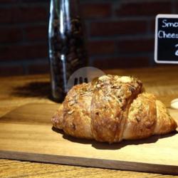 Smoked Chicken And Cheese Croissant