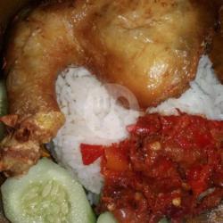 Nasi Uduk   Ayam Goreng Paha   Orek Tempe   Bihun   Sambal   Kerupuk