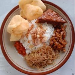 Nasi Uduk Semur Tahu   Gorengan