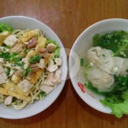 Bakmi Pangsit Rebus