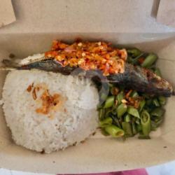 Nasi   Ikan Oci Goreng   Sayur Kangkung