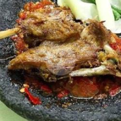 Bebek Gepuk ( Pedas ) , Lalapan