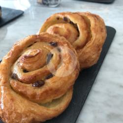 Raisin Danish Roll