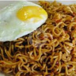 Mie Goreng Jumbo Plus Telur Dadar Crispy