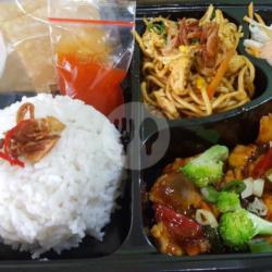 Nasi Bento Ayam Kungpao