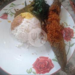 Nasi Ikan Lele Serundeng