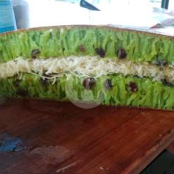 Martabak Manis Pandan Kismis Keju