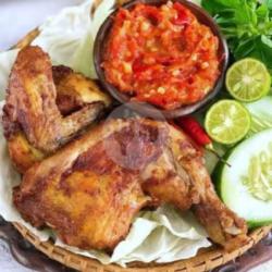 Setengah Ekor Ayam Goreng