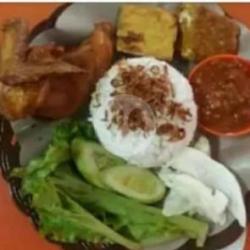 Nasi Uduk Pecel Ayam Dada