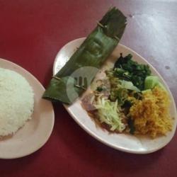 Pais Patin   Urap   Nasi