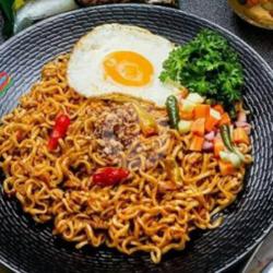 Indomie Goreng Telor Ceplok   Nasi  Minuman Botol