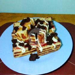 Roti Bakar Vanilla Toping Oreo