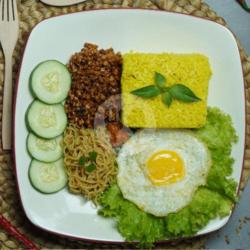 Nasi Kuning Komplit
