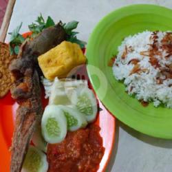 Paket Komplit Pecel Lele Nasi Uduk