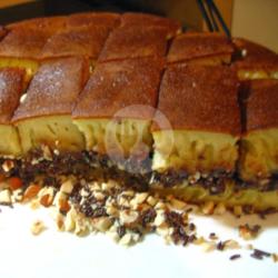 Martabak Manis Kacang - Coklat Susu (campur)