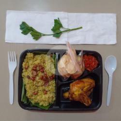 Nasi Kebuli Ayam Goreng