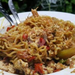 Mie Nyemek Goreng Rendang