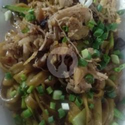 Mie Tiaw Goreng Ayam Telor