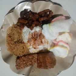 Nasi Uduk Tahu Tempe Semur