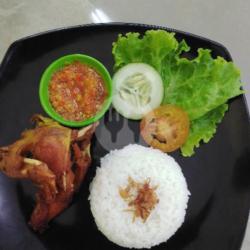 Nasi Ayam Goreng Kampung Kremes.
