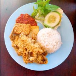 Nasi Belut Goreng Lalapan